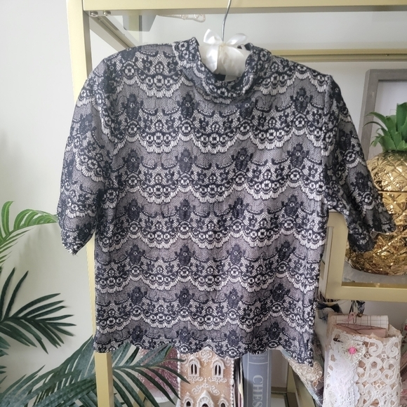 Black and White Lace Fall Top - Women's Size XS - Picture 2 of 4